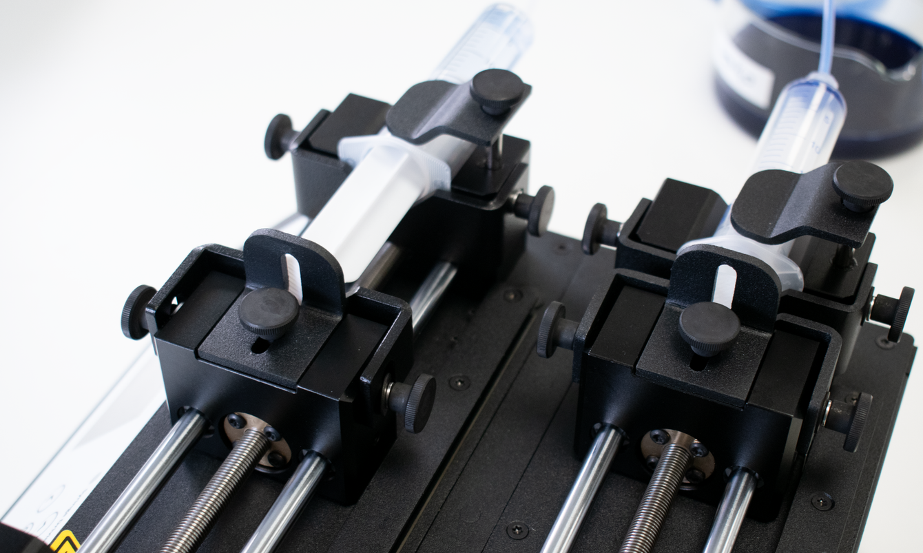 Dual syringe pump mechanism