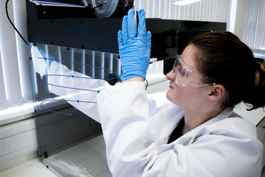 How to clean a laminar flow hood side panel