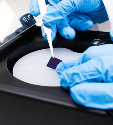 Spin coater chuck with substrate