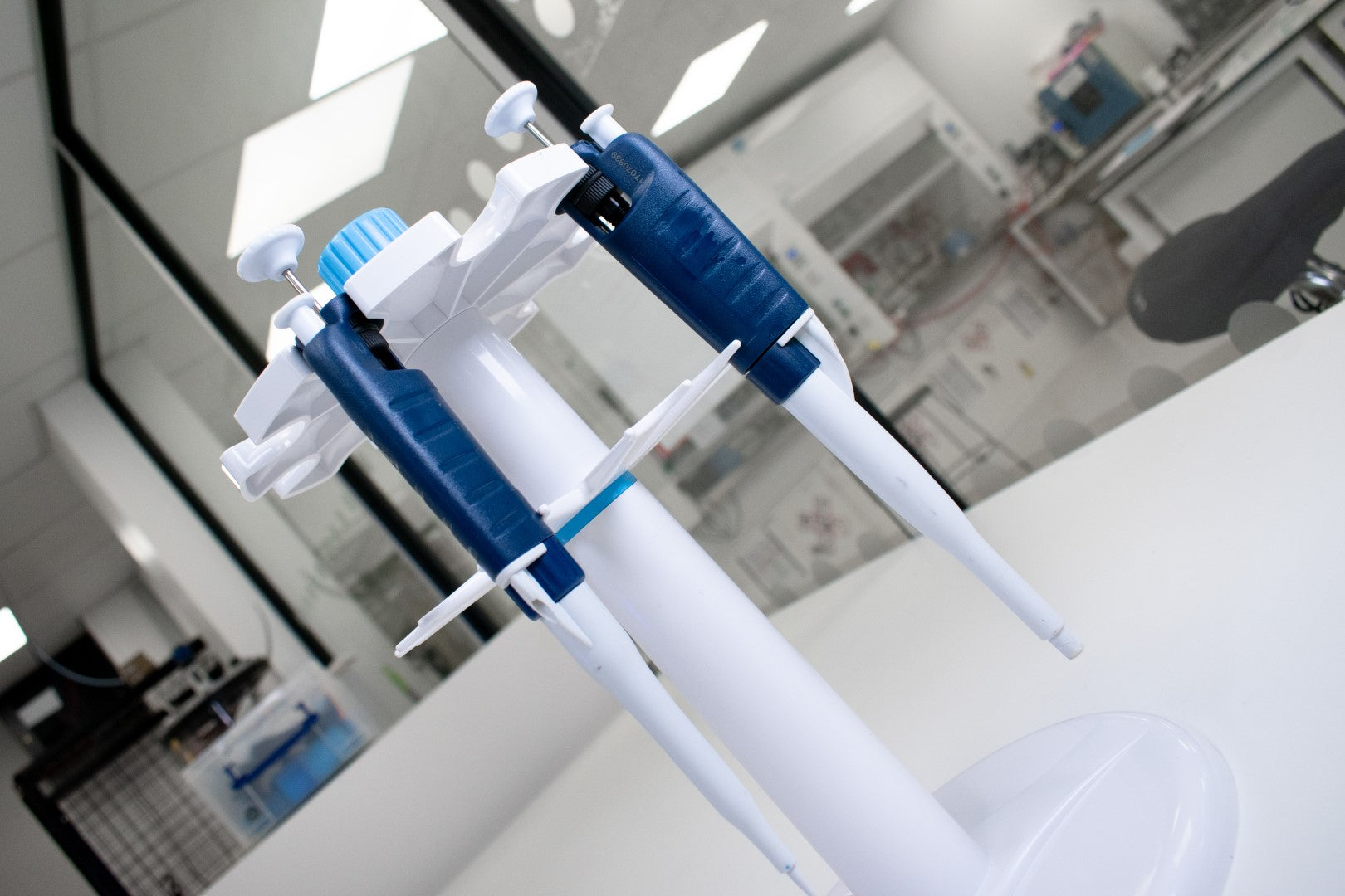 Pipette Stand | Carousel for Micropipette Storage | Ossila