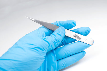 Sharp and narrow points Type 1 Tweezers