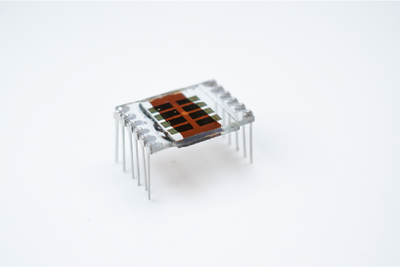 Electrical connection legs on substrate