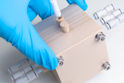 Electrode inlet in dual channel flow cell