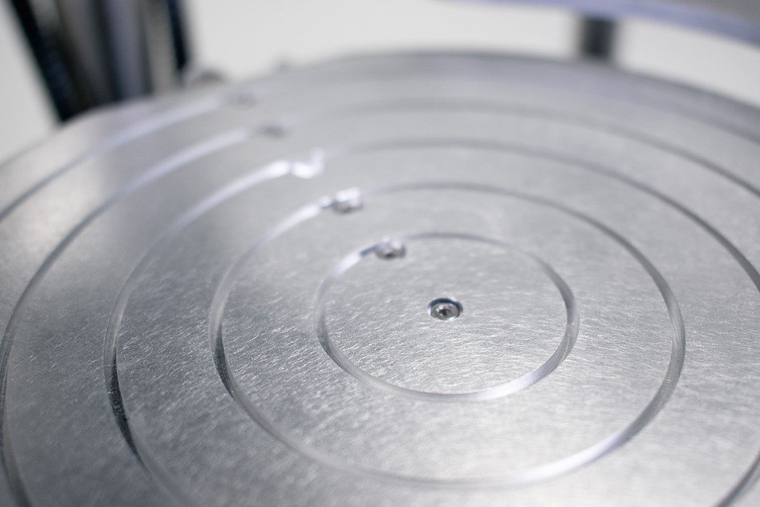 Probe station vacuum chuck