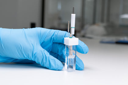 Spectroelectrochemical Cuvette with Electrode Plate Holder