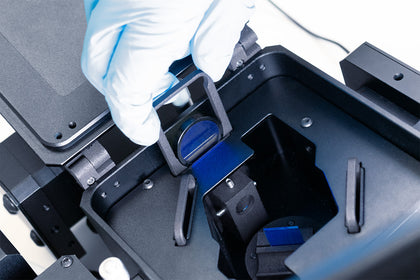 Spectrofluorometer filter holder with 450 nm bandpass filter