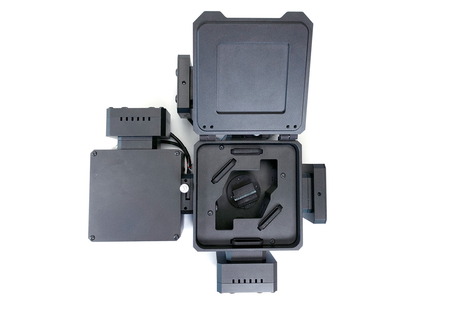 Substrate can be easily placed in the thin film substrate holder of the spectrofluorometer