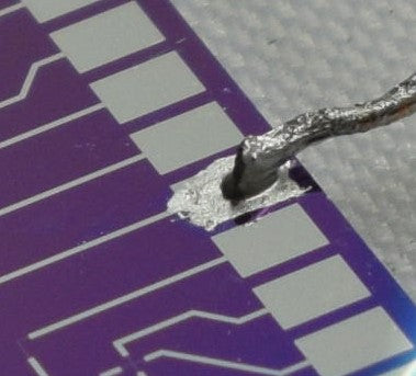 2D material FET test chip electrical connection